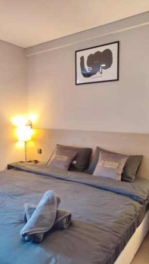 Cosy King with Sea view at The Straits 1309